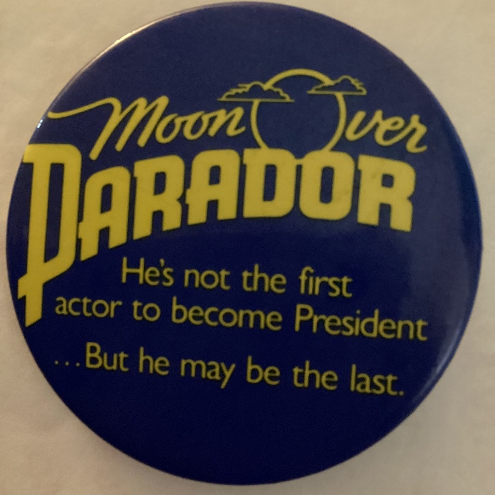 Vintage 1988 MOON OVER PARADOR Movie Promo Pinback Pin Button Richard Dreyfuss - Picture 2 of 4